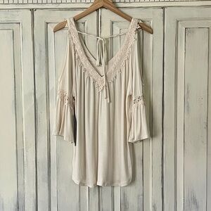 🟠NWT G COLLECTION Boho Cold Shoulder 3/4 Bell Sleeve Top with Crochet - Cream XL